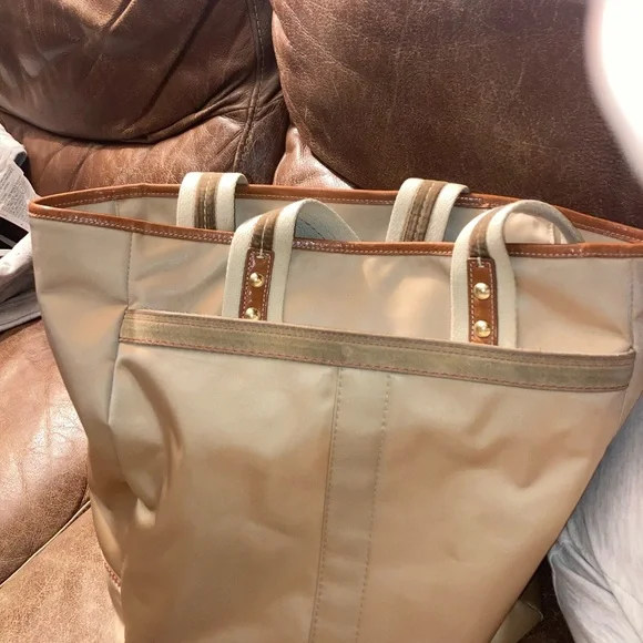 Coach vintage 2005 Hamptons leatherware nylon champagne Tote and Wristlet Set - Picture 6 of 16